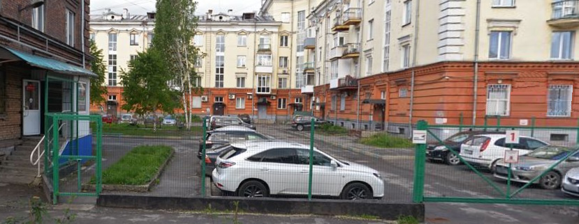 В центре Новокузнецка жители дома на Металлургов пытались присвоить муниципальную землю