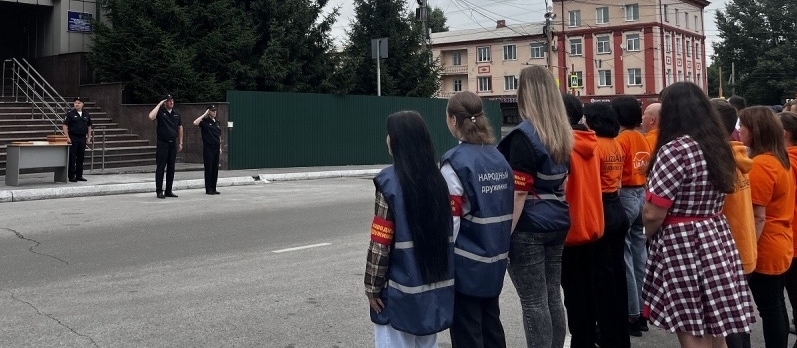 В Прокопьевске полиция наградила народных дружинников и волонтеров поискового отряда