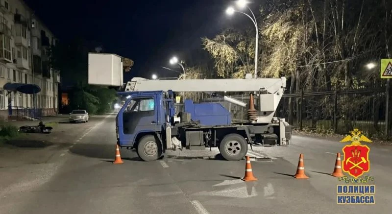 В Кемерове 17-летний питбайкер вылетел на встречку и влетел в грузовик