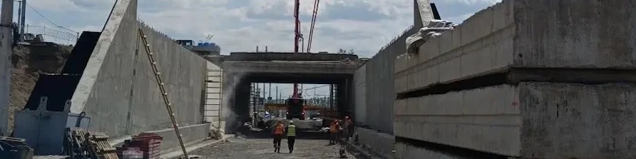 Дорогу до Новоильинки разгрузили, а в тоннеле меняют теплосети: реконструкция пошла по графику после смены подрядчиков