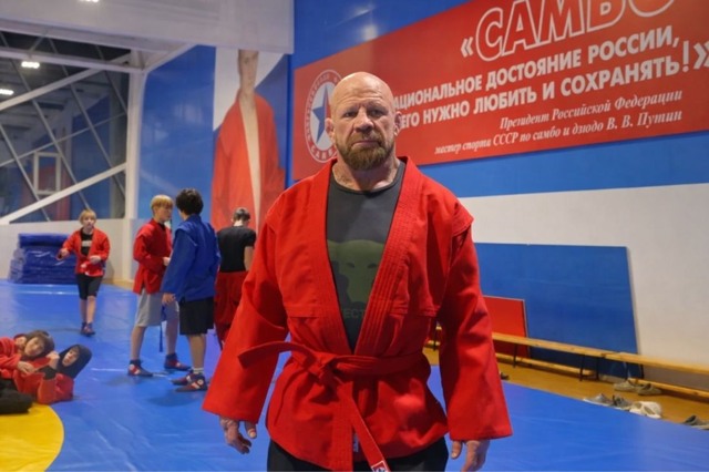 Джефф Монсон встретился со спортсменами в «Кузбасс-Арене»