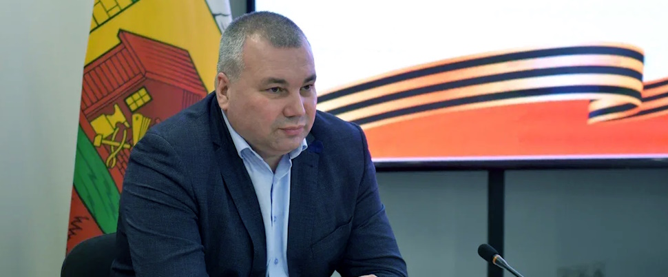Денис Ильин рассказал, куда жаловаться, если горячая вода не появилась