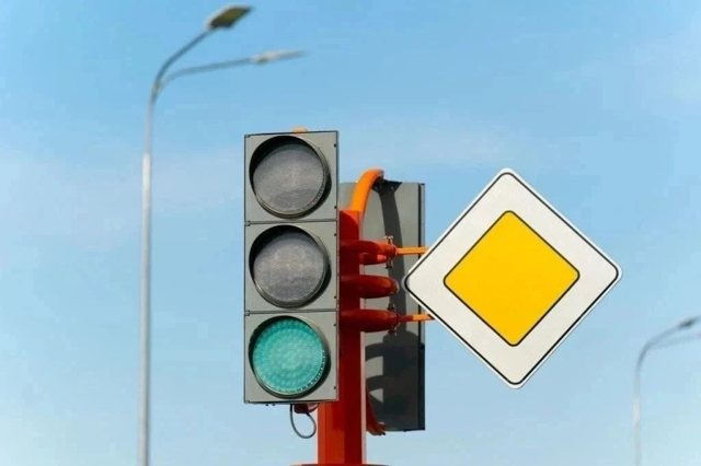 В Кемерове на три часа отключат светофор на пересечении проспекта Шахтеров и улицы Юрия Смирнова