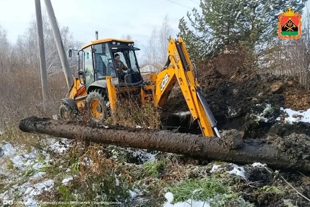 В Анжеро-Судженске продолжают ремонт участков водопровода