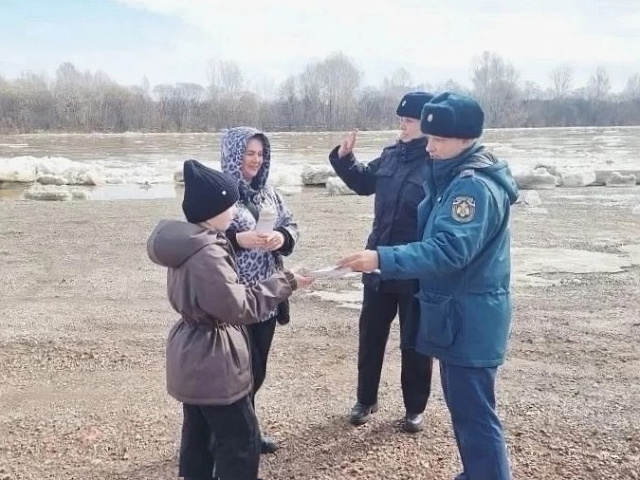 Полицейские рейды на берегах Кондомы и Томи: лед опасен!