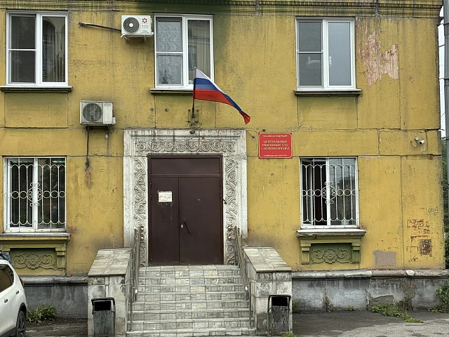 В Новокузнецке суд обратил взыскание на дом и участок должника
