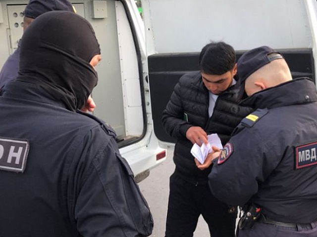 Прописал мигранта и получил штраф 100 тысяч! Прокопчанин прописал иностранку