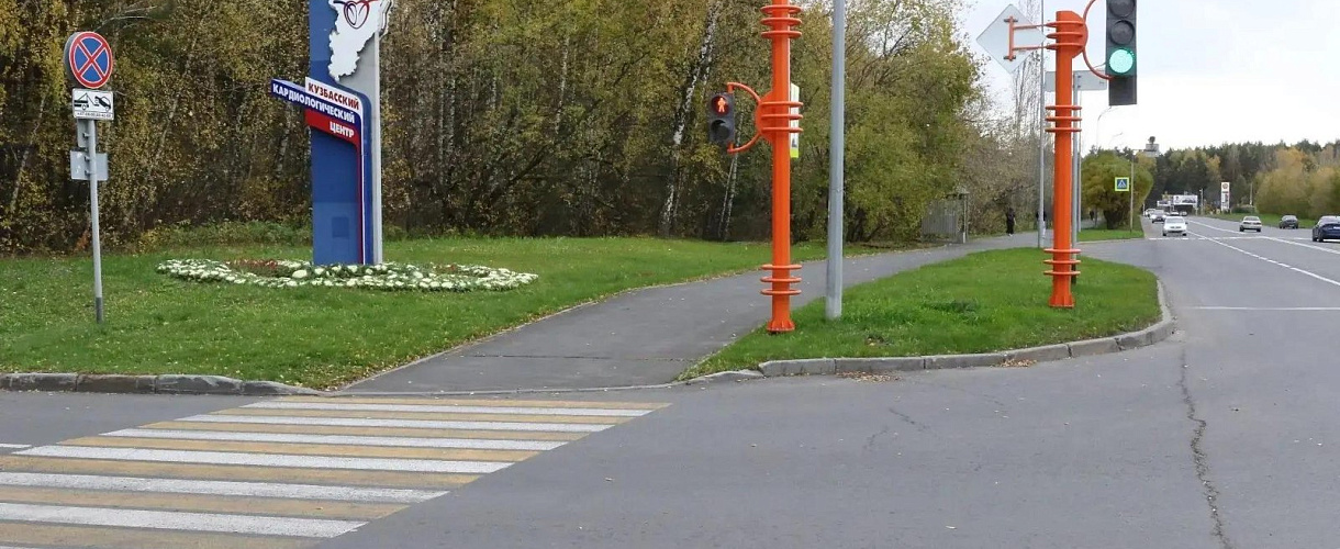 В Кемерове на бульваре Барбараша включили новый светофор у кардиодиспансера