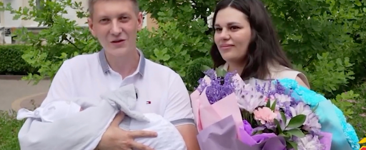 В Кузбассе полицейские сопроводили женщину из Новокузнецка в роддом Кемерова и она родила здорового мальчика