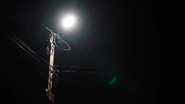 На улице Коперной в Кемерове установили уличное освещение