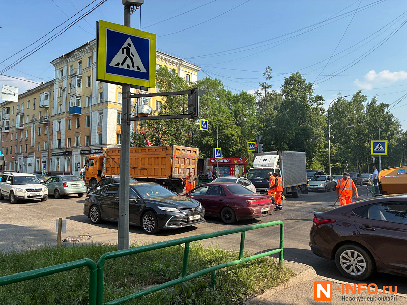 Ремонт на Куйбышева - Лазо: идёт укладка асфальта