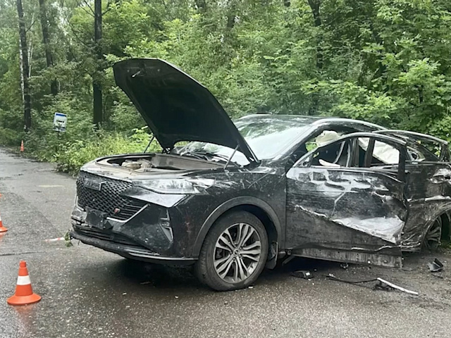 Смертельное ДТП на Кузнецком кладбище: Haval врезался в дерево, две женщины погибли