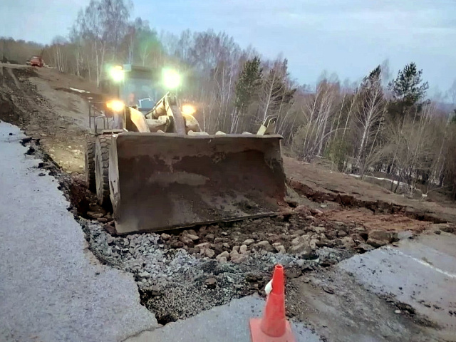 Трасса Бийск-Новокузнецк: восстановительные работы идут круглосуточно (ФОТО)