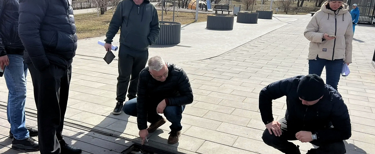 Жители Новоильинского района повредили площадь Защитников Донбасса в Новокузнецке