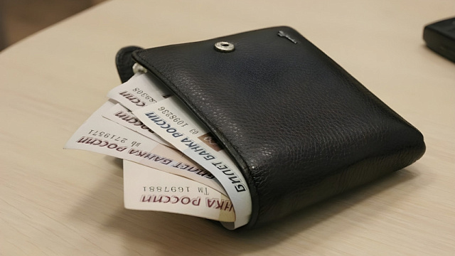 Новокузнецк в числе отстающих по динамике зарплат: +3,9% за год