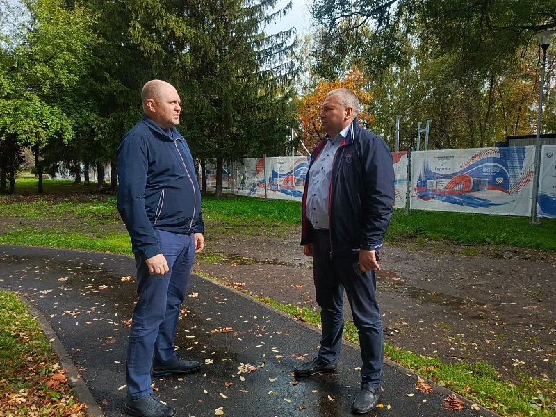 В Новокузнецке продолжают строить беговой центр в парке Гагарина