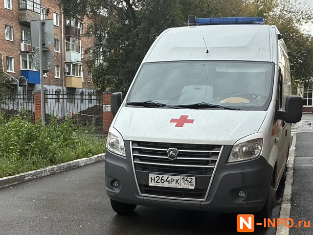 Пьяная новокузнечанка ударила фельдшера скорой в глаз за попытку измерить давление