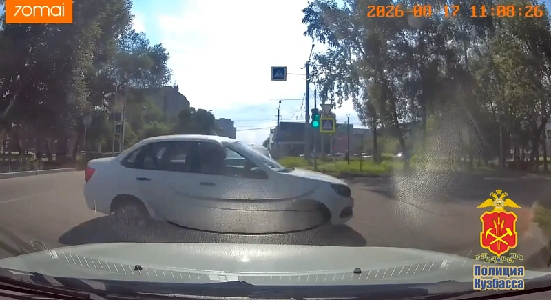 В Новокузнецке водитель «Лады Гранты» создал аварийную ситуацию на Тольятти и попал на штраф