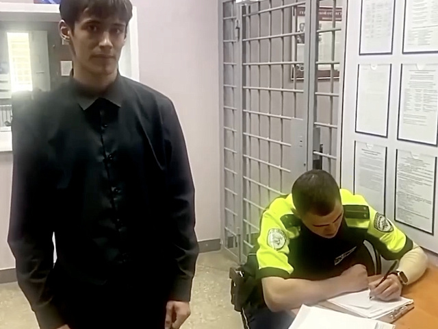 Новокузнечанин получил штрафы на 2 тысячи рублей за нецензурную надпись на лобовом стекле ВАЗ-2109