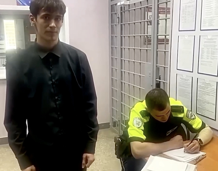Новокузнечанин получил штрафы на 2 тысячи рублей за нецензурную надпись на лобовом стекле ВАЗ-2109