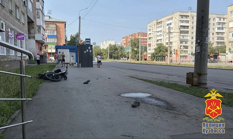 В Кемерове 17-летний подросток на кроссовом мотоцикле врезался в дерево и погиб