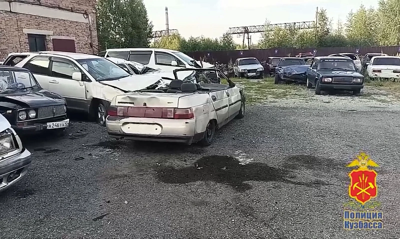  В Белове бесправник на ВАЗ-2110 без крыши катал пассажиров — видео попало в соцсети
