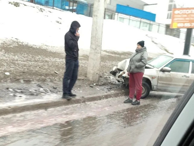 ДТП на Ильинке: ВАЗ-2115 врезался в столб (ФОТО)