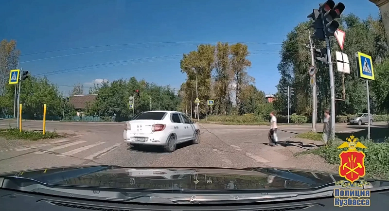  В Новокузнецке водитель «Рено Логана» дважды нарушил ПДД на Тузовского и попал на 9 тысяч