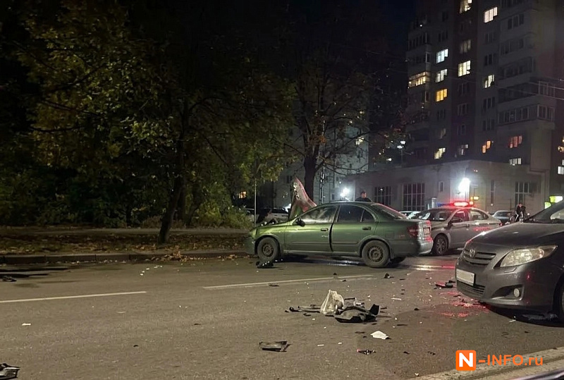В Новоильинском районе на Косыгина жёстко столкнулись Toyota Verso и Nissan Almera