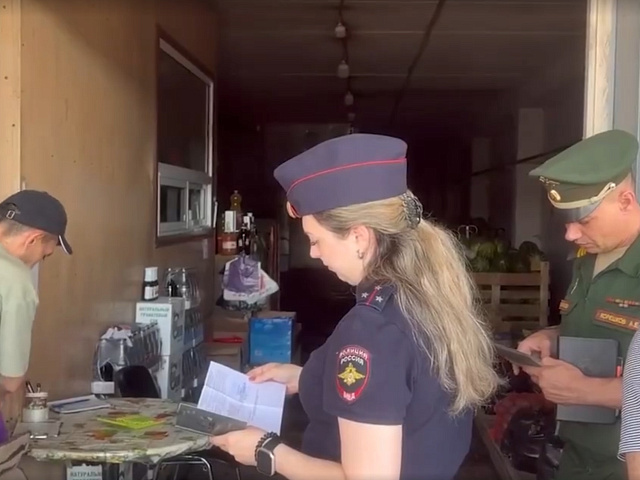 В Новокузнецке на рынке задержали нелегального мигранта — ему грозит штраф и выдворение