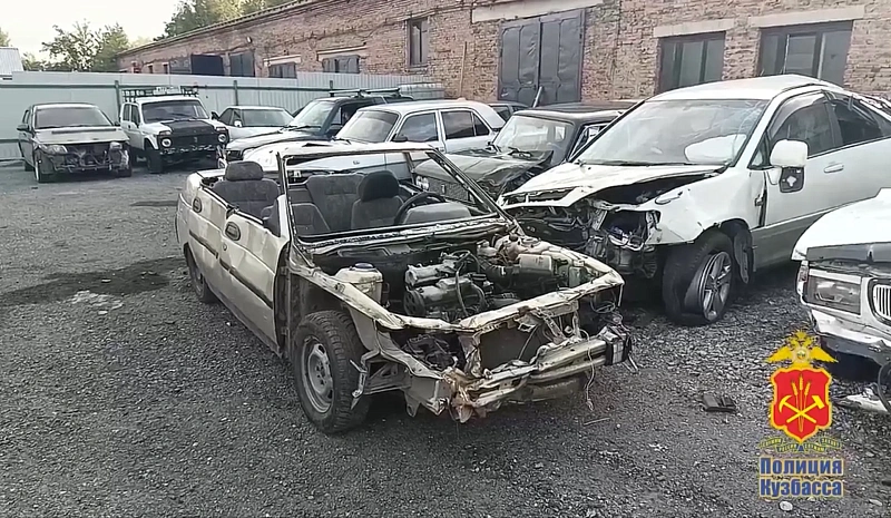  В Белове бесправник на ВАЗ-2110 без крыши катал пассажиров — видео попало в соцсети