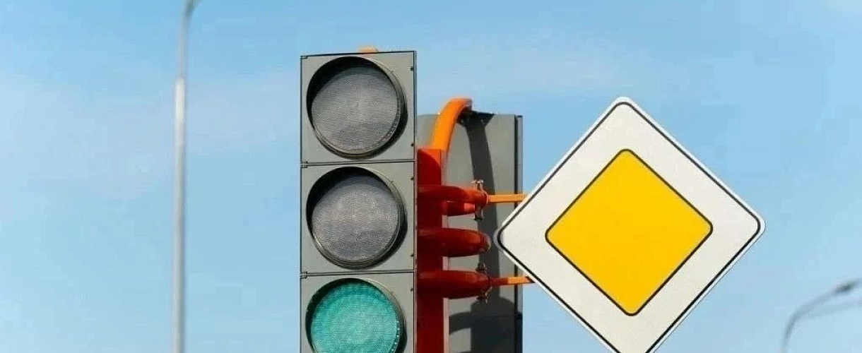 В Кемерове на три часа отключат светофор на пересечении проспекта Шахтеров и улицы Юрия Смирнова
