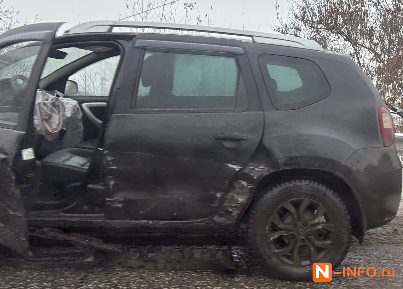 На металлурговском повороте в Новокузнецке утром столкнулись Toyota Corolla и Renault Duster