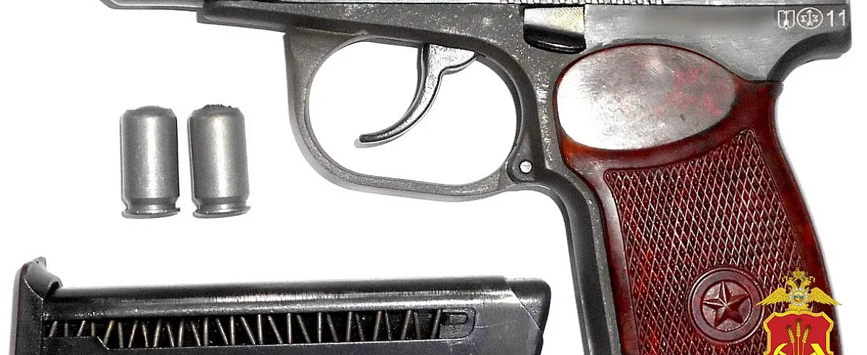 В Новокузнецке полицейские задержали мужчину за стрельбу из травматического пистолета во дворе