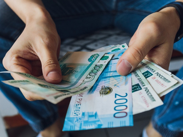Средняя зарплата в Кузбассе в мае составила почти 89 тысяч рублей
