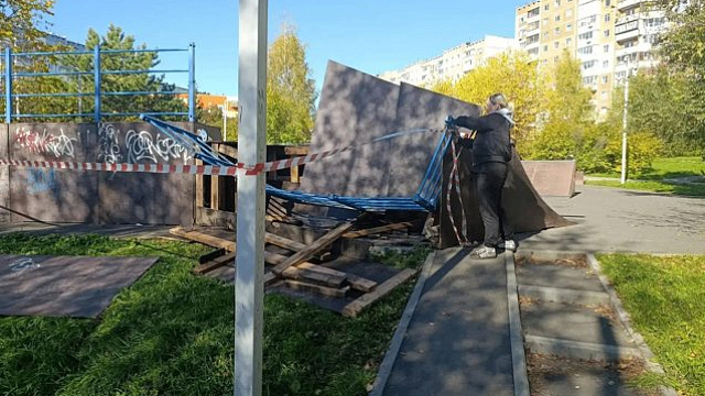 В сквере Новорожденных в Кемерове ремонтируют скейт-площадку