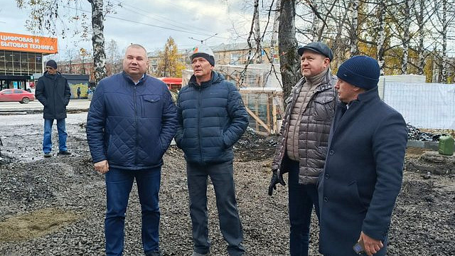 Денис Ильин осмотрел строительство бегового центра в Новокузнецке