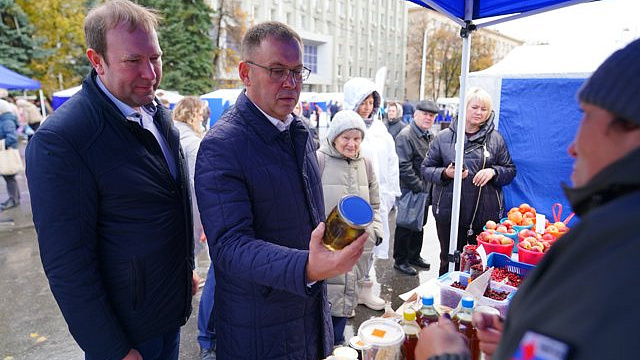 В Новокузнецке сегодня проходит Всероссийская ярмарка на площади Центрального района