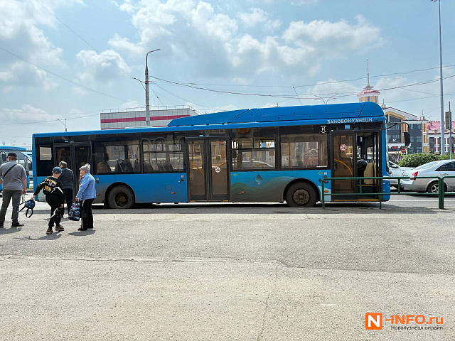В Новокузнецке на Ильинке рецидивист угнал автобус, но не справился с управлением