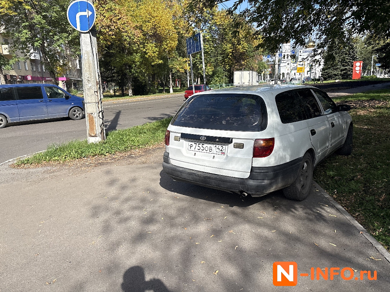 Парковка по Новокузнецки возмутила нашего читателя