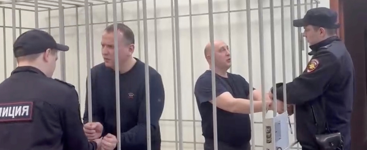 Два экс-полицейских из Новокузнецка получили сроки за взятку в 3 миллиона рублей