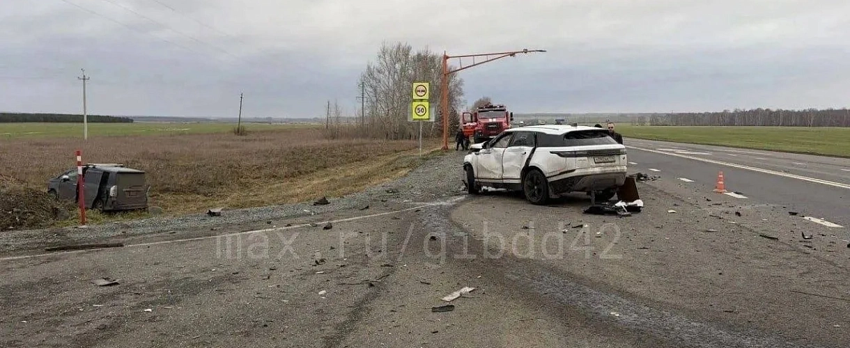 Шесть человек пострадали в жестком ДТП на трассе в Кузбассе