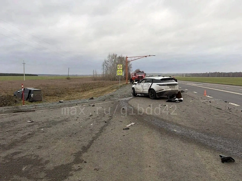 Шесть человек пострадали в жестком ДТП на трассе в Кузбассе