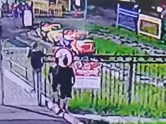 В Прокопьевске подростки проникли в парк аттракционов, запустили карусели и надули батут
