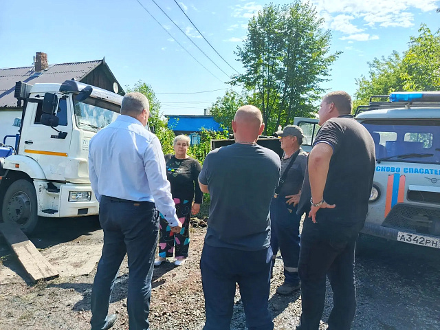 Власти Новокузнецка устраняют последствия паводка в Орджоникидзевском районе