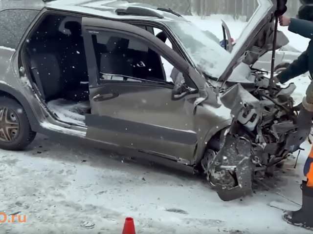 Водитель без прав выехал на встречку под Кемерово: погибла пассажирка