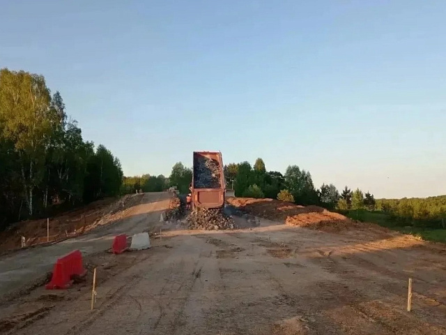 На трассе Новокузнецк - Бийск восстанавливают обе полосы: готовят основание для дороги