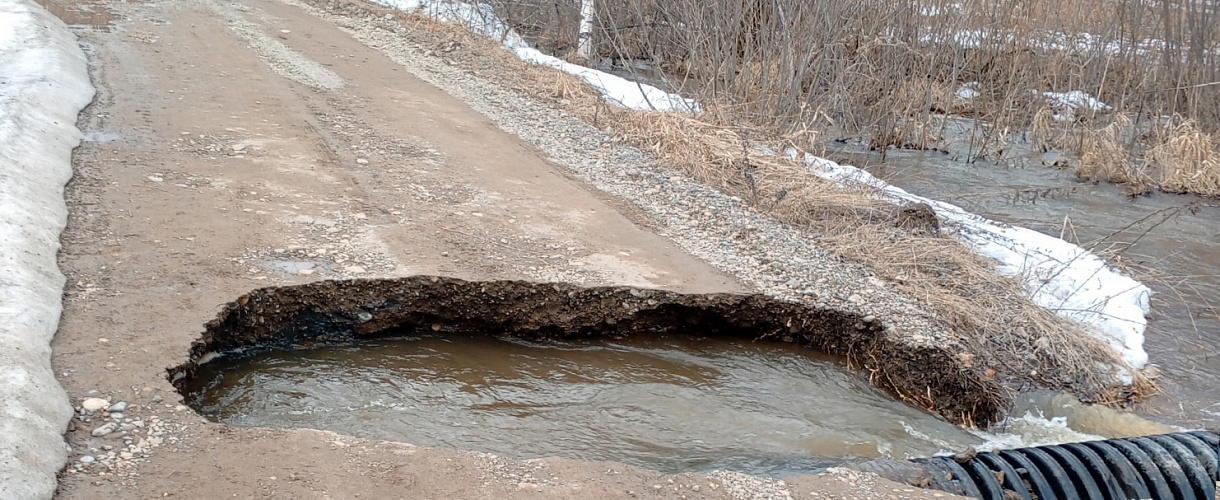 Жители села Краснознаменка в беде: паводок отрезал их от города (ФОТО)
