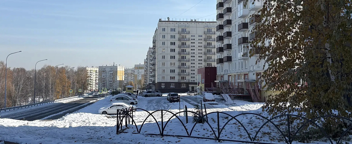 В Новокузнецке на борьбу с гололёдом вышли 167 дорожных рабочих и 71 машина