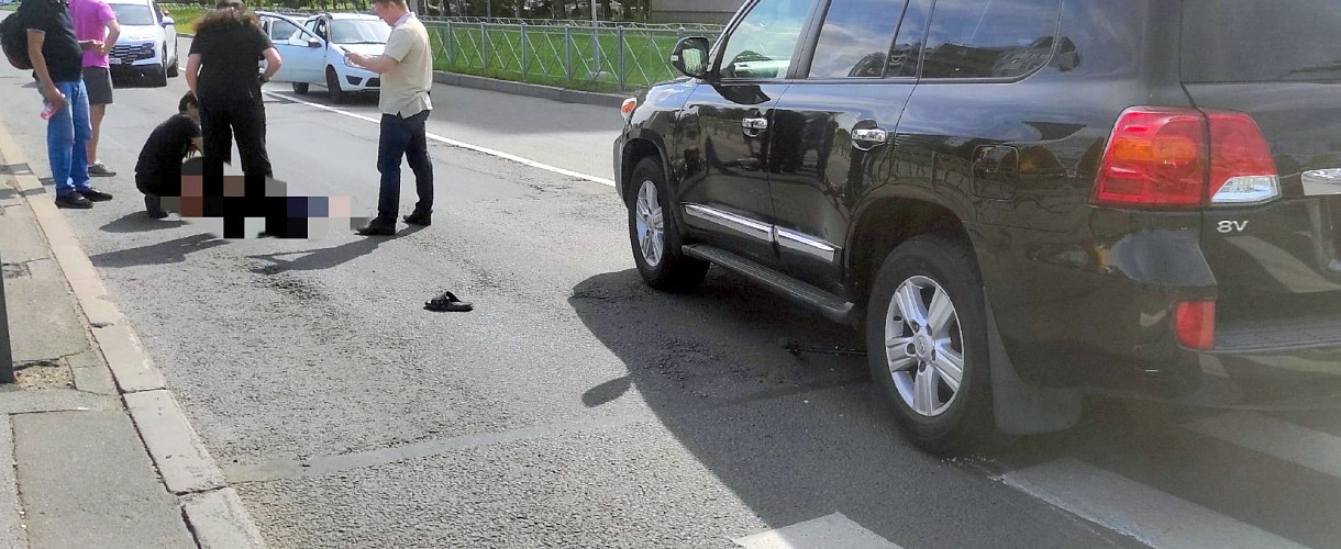 В Новокузнецком округе подросток на электросамокате врезался в Land Cruiser: ответственность понесут родители и бабушка